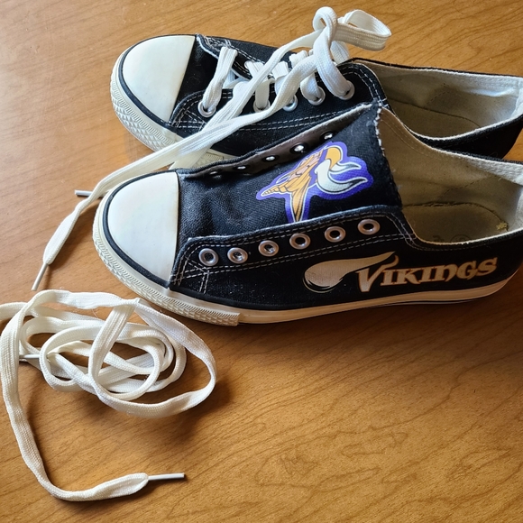 MN Vikings shoes - Picture 1 of 5